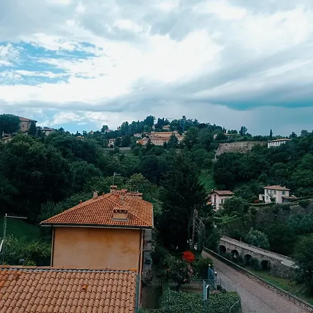 Emy & Lu Citta' Alta Centro Storico * 贝尔加莫