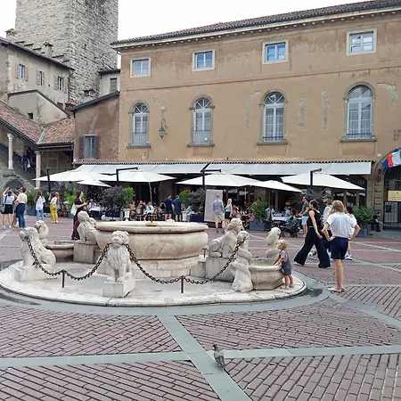 Emy & Lu Citta' Alta Centro Storico 度假居 *